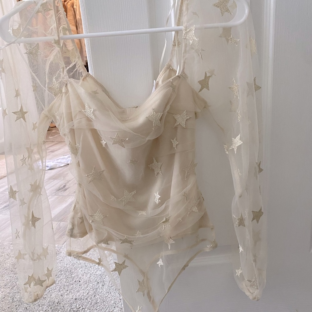 Puff sleeve bodysuit worn once